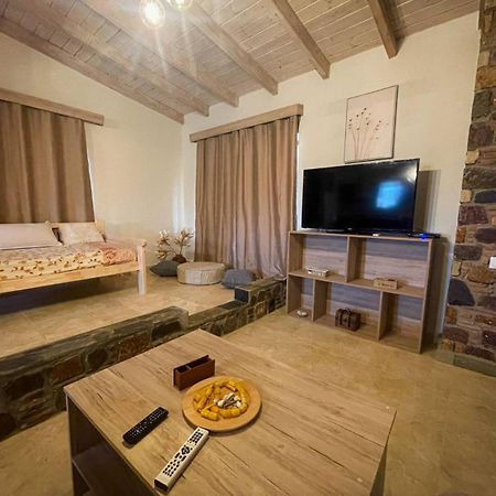 Kenny'S Villa Masztihári Kültér fotó